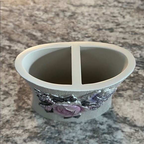 Michele Lilac Toothbrush Holder - Picture 3 of 5